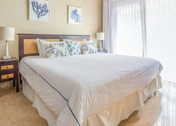 Chic With A Stylish Coastal Design In An Exclusive Community With Direct Access *